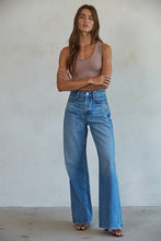 Load image into Gallery viewer, Seamless Knit Ribbed V-Neck Tank