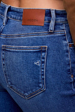 Load image into Gallery viewer, Hidden Jeans - High Rise Classic Straight - Dark Wash
