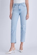 Load image into Gallery viewer, The Tracey - Light Wash Clean Stretch Straight
