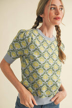Load image into Gallery viewer, FLORAL PATTERN SHORT SLEEVE SWEATER
