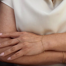 Load image into Gallery viewer, GLDN ash Hand Chain
