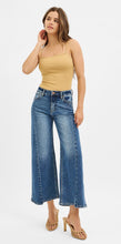 Load image into Gallery viewer, Risen High Rise Cropped Step Hem - 21356 Medium Wash
