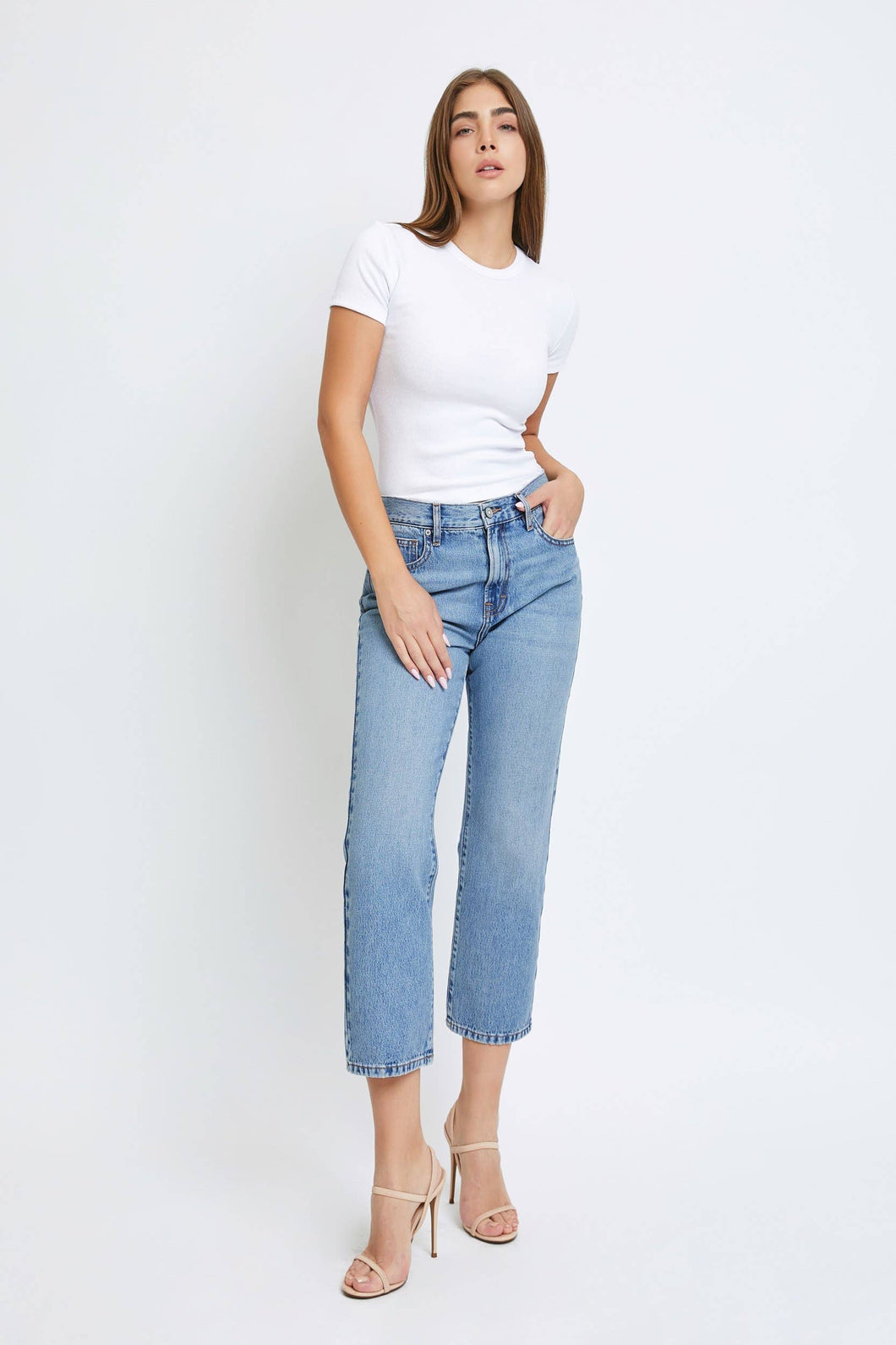 Hidden Cropped Straight Leg Jeans in Medium Wash