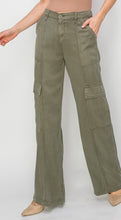 Load image into Gallery viewer, Risen Cargo Pants - Olive
